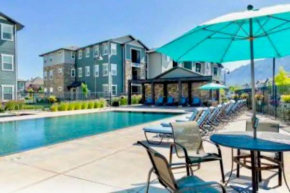Modern Cozy 2BR Apt with Pool, Hot Tub & GYM